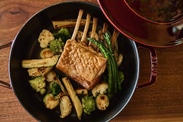 【ひらまつホテル】森のプライベートなテーブルでコース料理を楽しむ、ヴィラ限定「フォレストダイニング」誕生。～THE HIRAMATSU 軽井沢 御代田～