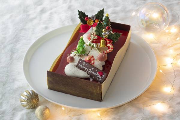 【京都悠洛ホテル Mギャラリー】 &ldquo;女王&rdquo;ショートケーキやチョコレートとラズベリーのムースケーキ、&ldquo;王冠&rdquo;をイメージした抹茶ガナッシュケーキなど全3種のクリスマスケーキ 「MGallery Christmas Story for Her」2021年11月1日（月）より予約受付開始