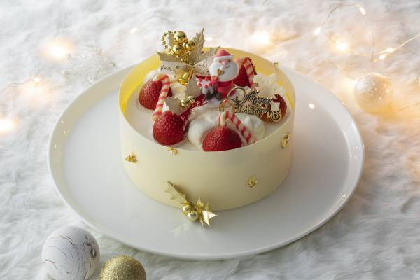 【京都悠洛ホテル Mギャラリー】 &ldquo;女王&rdquo;ショートケーキやチョコレートとラズベリーのムースケーキ、&ldquo;王冠&rdquo;をイメージした抹茶ガナッシュケーキなど全3種のクリスマスケーキ 「MGallery Christmas Story for Her」2021年11月1日（月）より予約受付開始