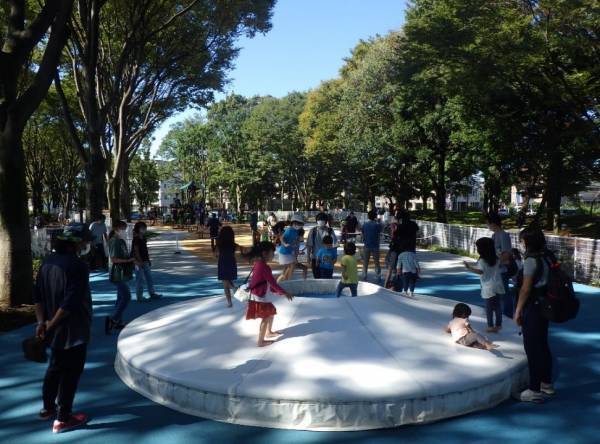 府中の森公園に、誰もが遊べる遊具広場がオープン！  誰もが遊べる遊具広場の、オープンプログラムを実施します