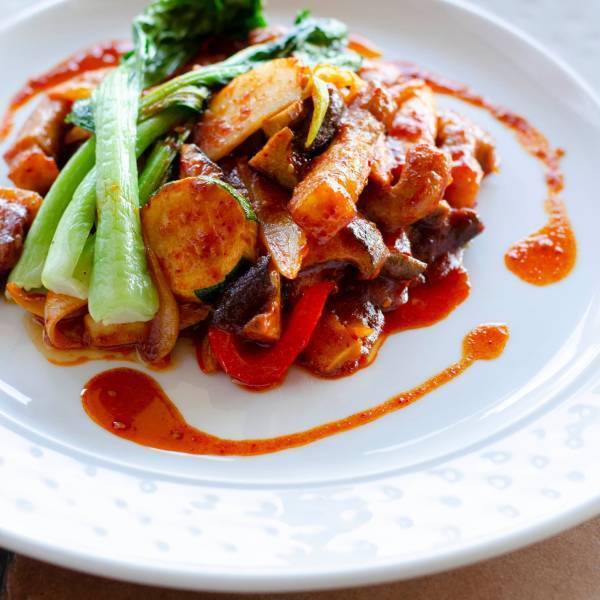 ＼発売から10年以上のロングセラー！／簡単に韓国風の味が決まる調味料がもっとおいしく、ラベルもおしゃれにリニューアル！【サンクゼール】