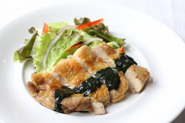 食べて美味しく健康に、そして未来の食糧問題を考えるフェア　社員食堂・学生食堂にて「スピルリナ」使用メニューを５日間提供