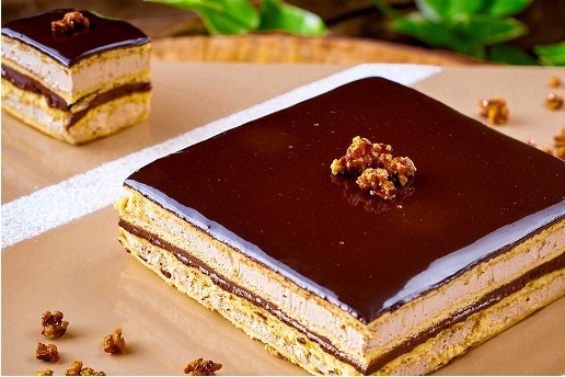 通常30種類のデザートにクリスマス限定6種類の新作デザートが登場！2021年は【大江戸温泉物語 ホテルレオマの森】で温泉クリスマス！