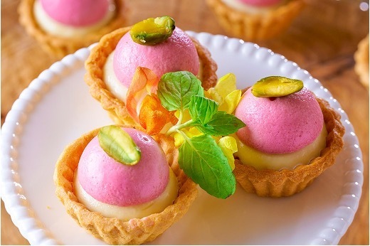 通常30種類のデザートにクリスマス限定6種類の新作デザートが登場！2021年は【大江戸温泉物語 ホテルレオマの森】で温泉クリスマス！