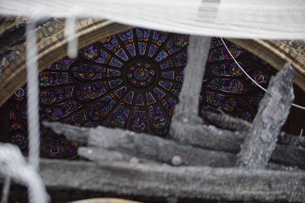 英国 BBC4 制作のドキュメンタリー。燃えた歴史的建造物の再建に、人々が挑む。「ノートルダム大聖堂 悲劇からの再建」10月19日（火）よる9時～BS12 トゥエルビで放送