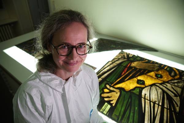 英国 BBC4 制作のドキュメンタリー。燃えた歴史的建造物の再建に、人々が挑む。「ノートルダム大聖堂 悲劇からの再建」10月19日（火）よる9時～BS12 トゥエルビで放送