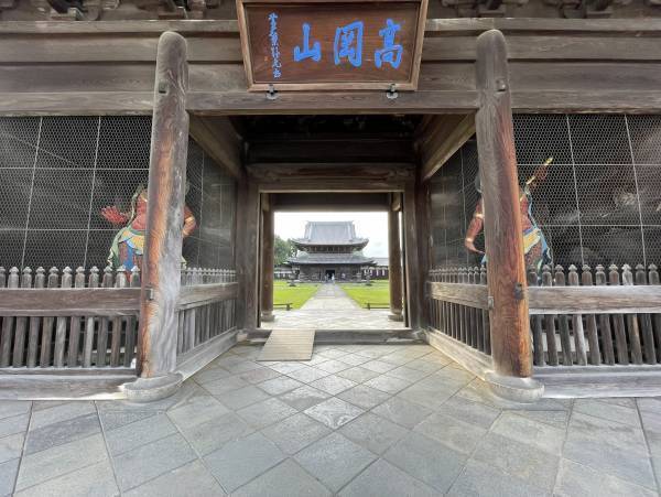国宝「高岡山　瑞龍寺」で第23回花まつフラワーデザイン展『花心論2021』を開催しました！