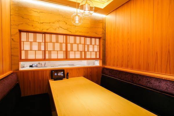 ミシュラン星獲得「銀座おのでら」新業態 「廻転鮨 銀座おのでら本店」「立喰鮨 銀座おのでら本店」 10 月 8 日（金）オープン！