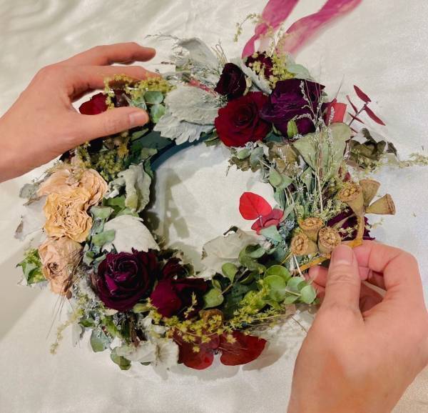 【11/30(火)】フジテレビ『体感！サステナWAVE』にてSDGsをテーマに&ldquo;フラワーロスを救う&rdquo;クリスマスリース作りが放送されます！【22:54〜23:00】