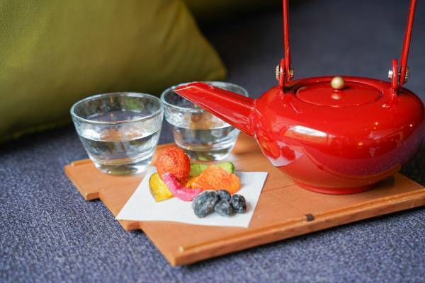 【星のや京都】秋風を感じる水辺の私邸で記念日を祝う「京のおこもり記念日滞在・秋」販売｜期間：2021年9月6日～10月31日