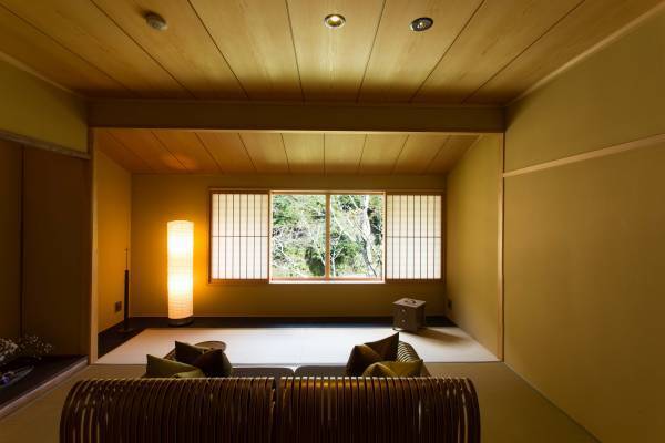 【星のや京都】秋風を感じる水辺の私邸で記念日を祝う「京のおこもり記念日滞在・秋」販売｜期間：2021年9月6日～10月31日