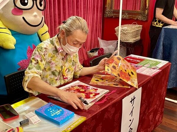 【お花を救う】華道家『假屋崎省吾邸にいける』展にて規格外のガーベラを展示！