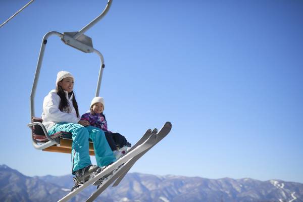 【リゾナーレ八ヶ岳】人生初のスノー体験に最適！「スノーデビューの聖地」がパワーアップ｜期間：2021年1２月18日～2022年3月27日
