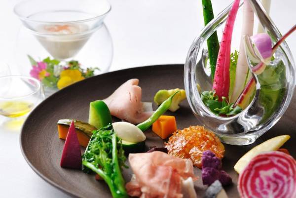 【リゾナーレ那須】メインダイニング「OTTO SETTE NASU」にて冬限定のディナーコースを提供