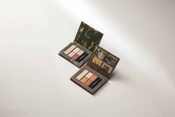 【楽天 総合ランキング1位獲得※！】高橋愛 &rdquo;初&rdquo; プロデュースコスメ『Aimmx（アイムミクス）アイシャドウパレット 』本日10月20日より全国店舗にて発売開始