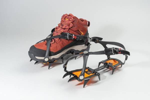 冬山トレッキング用「10本爪アイゼン」販売個数前期比120%達成！ウインターシーズン到来を受けて販促強化を実施