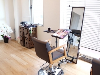本厚木駅徒歩2分『ヘアサロン chill』はマンツーマン施術が自慢の少人数サロン！駅近ドットコムで情報を掲載中