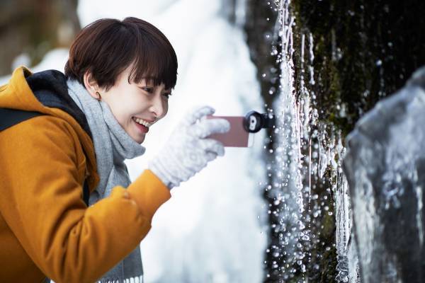 【奥入瀬渓流ホテル】 幻想的な「苔氷」の&ldquo;ミクロの世界&rdquo;を満喫！「冬のおいらせ苔氷さんぽ」新登場｜期間：2022年2月5日〜27日（土日限定）