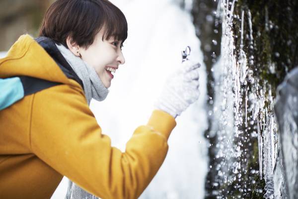 【奥入瀬渓流ホテル】 幻想的な「苔氷」の&ldquo;ミクロの世界&rdquo;を満喫！「冬のおいらせ苔氷さんぽ」新登場｜期間：2022年2月5日〜27日（土日限定）