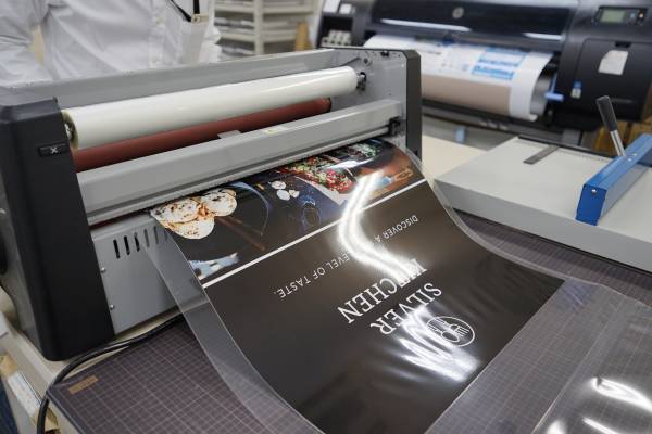 キンコーズ・秋葉原店が当社初となる「“ほぼ”セルフサービス店舗」に挑戦