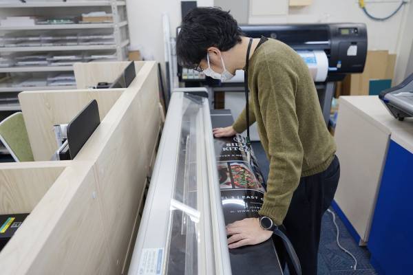 キンコーズ・秋葉原店が当社初となる「“ほぼ”セルフサービス店舗」に挑戦