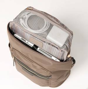 オフィスカジュアルに合わせやすい女性向けビジネスリュックを発売　ワークスタイルの変化に着目したデザインと収納力を高めた新モデル