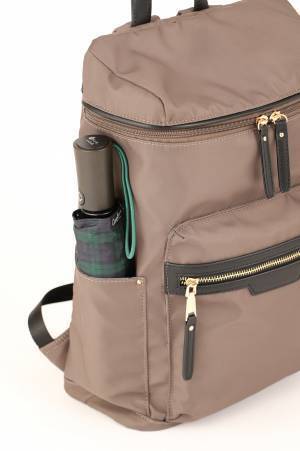 オフィスカジュアルに合わせやすい女性向けビジネスリュックを発売　ワークスタイルの変化に着目したデザインと収納力を高めた新モデル