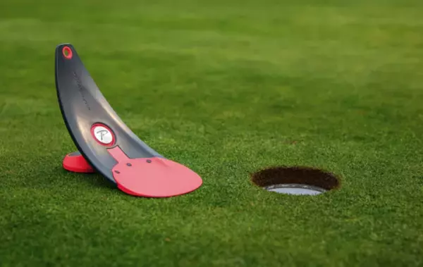 完璧なパッティングの距離感が身に付く練習器具『PuttOUT（パットアウト）』日本公式サイトを本格オープン！