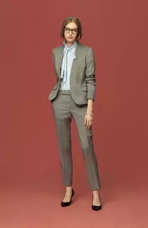 女性管理職の増加による需要拡大を見込み 『女性向けオーダースーツ』を10月1日（金）から導入開始