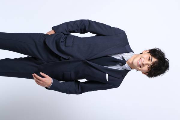 環境配慮と機能性を両立したTERRATECH(テラテック)シリーズ展開スタート　リサイクルポリエステルを使用した&ldquo;ウール見え&rdquo;セットアップスーツを発売