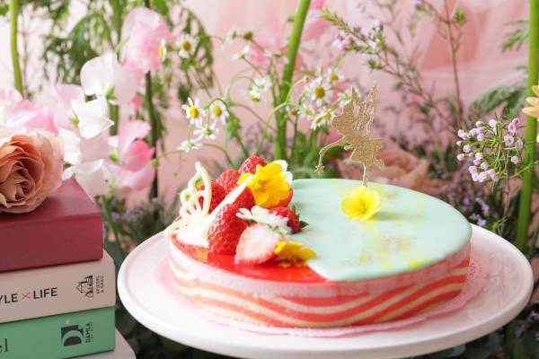 小説“ピーター・パンとウェンディ”の世界を表現　旬のいちごとピスタチオを使ったスイーツが食べ放題『ストロベリーネバーランド　恋するティンカーベル　スイーツブッフェ』開催