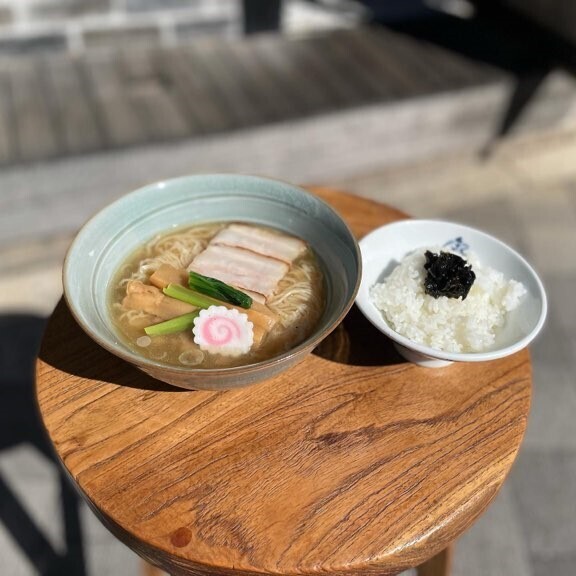 ラーメンでもうどんでもない! 「だしそば」という麺料理に全力を注ぐ！西早稲田に「だしと麺　遊泳」がオープン！