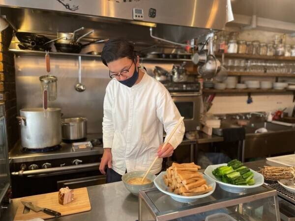 ラーメンでもうどんでもない! 「だしそば」という麺料理に全力を注ぐ！西早稲田に「だしと麺　遊泳」がオープン！