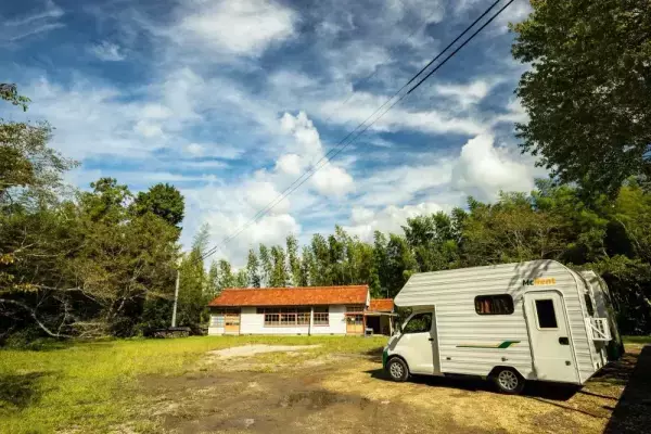 【寺社Now】RVパークに寺キャンプ&サウナも! 元中学英語教師&DJダンサー住職が｢地域の宿坊｣構想着々実現｜大泰寺（和歌山県那智勝浦町）