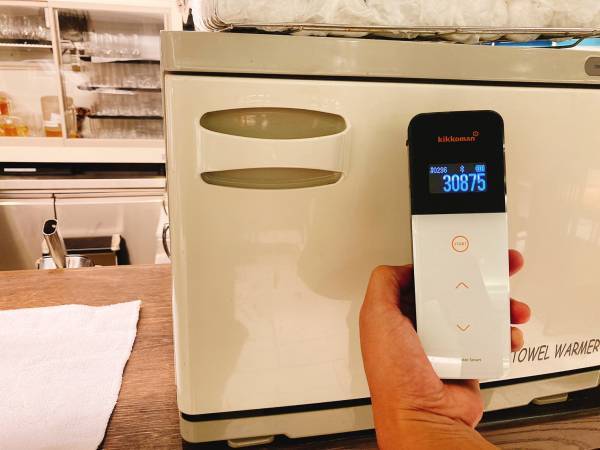 旅の始まりも終わりも気持ちよく快適に 次世代抗菌防臭コーティングでエアポートの食事を安心して楽しめる環境に