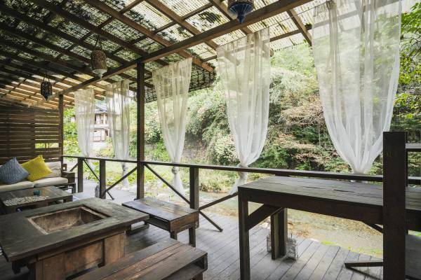 【KEIKOKU GLANPING &times;fru:C美容液】都心から１時間半！まるで海外？なラグジュアリー隠れ家グランピングで癒しのひとときを♪