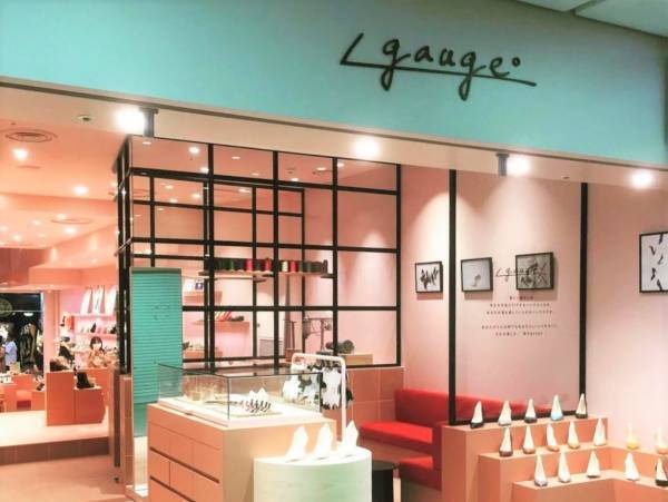 神戸市のふるさと納税返礼品に　～大切な方へのGIFTにも～ 　創業73年の老舗メーカーの匠がつくる「パンプスオーダーチケット」