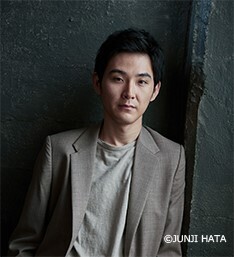 新ヘアケアブランド「ブラックウルフ」の新CM放映開始！　狼の正体は、松田龍平さんと霜降り明星の粗品さん！