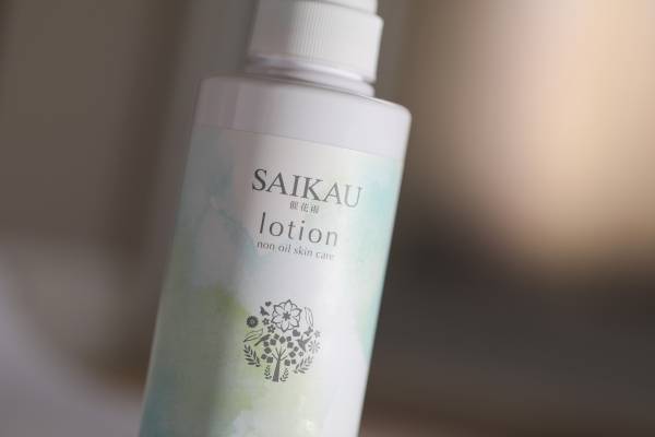 スキンケアブランド SAIKAU が、ジェンダーフリーなスキンケアアイテムを発信！ 洗顔から保湿までを一本で叶える『催花雨ローション』（10/20一般販売開始）でスキンケアの間口を広げたい。