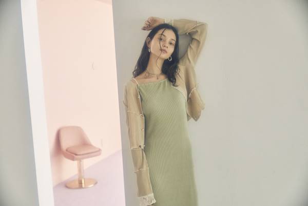 シーズンレスで永く使える、最人気シリーズの&rdquo;プリーツ・メロウ&rdquo;より、キャミワンピとカーデを予約販売開始！