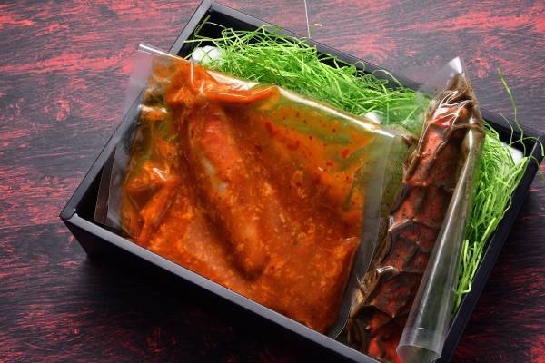 【秋冬の期間限定/テイクアウトメニュー】お家でプチ贅沢！シンガポール・シーフード・リパブリック東京から、「お家で楽しむシンガポール料理セット」のご案内です。