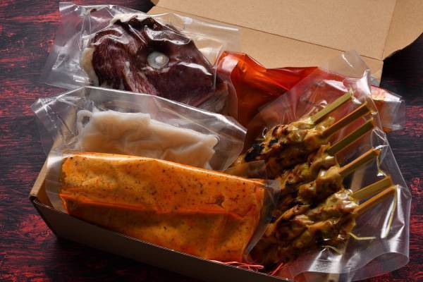 【秋冬の期間限定/テイクアウトメニュー】お家でプチ贅沢！シンガポール・シーフード・リパブリック東京から、「お家で楽しむシンガポール料理セット」のご案内です。