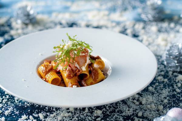 幻想的な&ldquo;雪の世界&rdquo;をホワイト＆ブルーのスイーツで表現！氷の女王イメージのドールケーキも登場「フローズンプリンセス アフタヌーンティー」