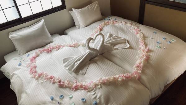 【宿ルKYOTO HANARE】~ 第十四弾コラボ企画 ~ 1日1組限定お宿で大切な人と素敵なお祝いを。苺専門店メゾンドフルージュこだわりのオリジナルショートケーキ付きお祝いプラン開催｜開催日：2021年8月25日〜