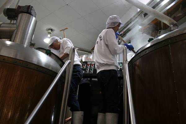 新潟県阿賀野市に所在する、スワンレイクビール（瓢湖屋敷の杜ブルワリー）が日本全国のクラフトビールをポータブルホームサーバーで楽しめる『ビールの縁側』にて新商品の販売を開始