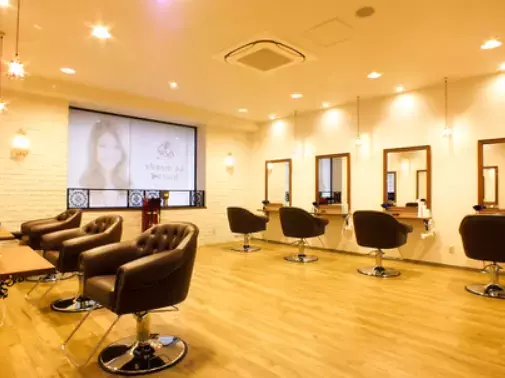 徳力嵐山口駅から徒歩5分『Le monde hair』は丁寧な接客と薬剤にこだわるワンランク上のヘアサロン！駅近ドットコムで情報を公開中