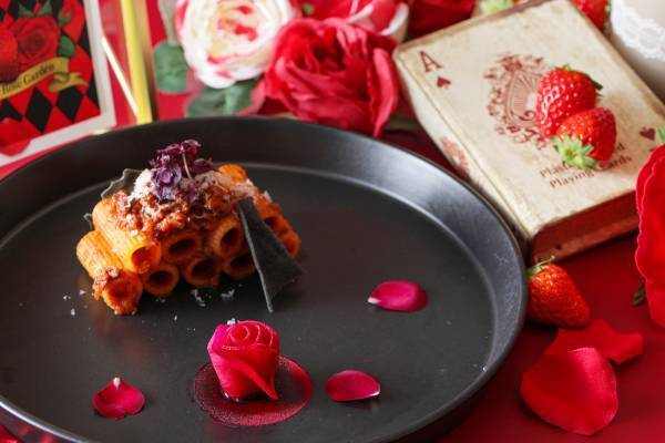 旬のいちごをすべてのスイーツ・セイボリーに使用した特別なアフタヌーンティー 『ハートの女王 アフタヌーンティー～ストロベリーローズガーデン～』販売