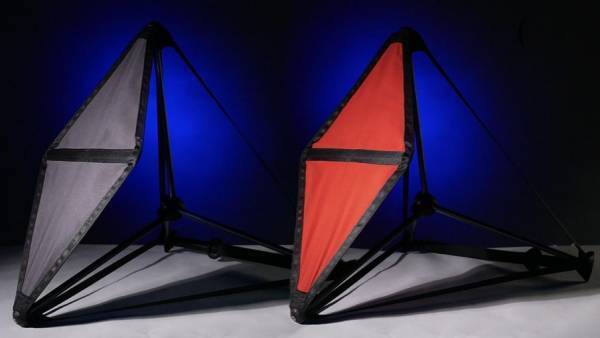 【従来のアウトドア用品にはない  本場イタリアのデザイン】  スタイリッシュでコンパクト！  革新的な折りたたみイス『BIP』