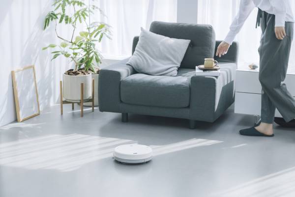 ココロとカラダを見つめる家電ブランド、AiMY（エイミー）よりボタン1つで部屋中くまなくお掃除できる「エイミー ロボットクリーナー」を発売