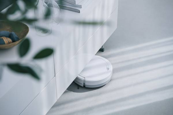 ココロとカラダを見つめる家電ブランド、AiMY（エイミー）よりボタン1つで部屋中くまなくお掃除できる「エイミー ロボットクリーナー」を発売